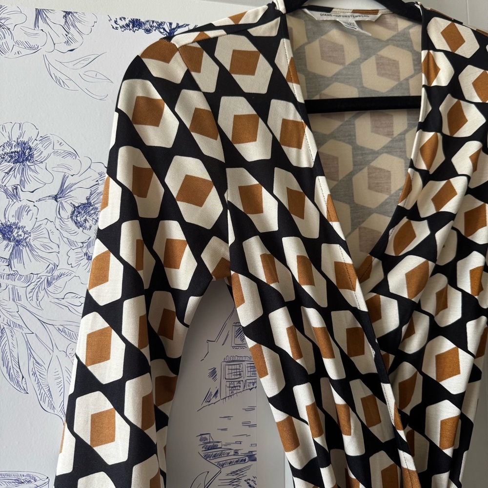 Diane Von Furstenberg Silk Geometric Patterned Wrap Dress - Picture 2 of 6